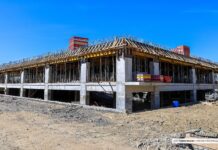 Lucrări avansate la parcarea supraetajată cu spații de joacă pentru copii