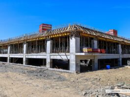 Lucrări avansate la parcarea supraetajată cu spații de joacă pentru copii