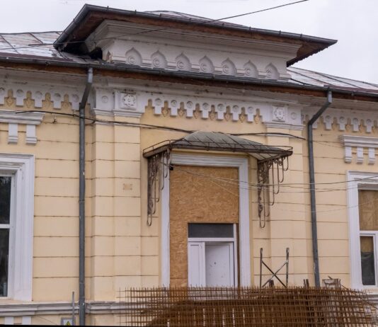 Grădinița „Elena Doamna”, în modernizare. Se lucrează inclusiv la consolidarea clădirii