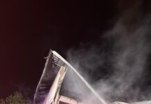 Locuință în construcție mistuită de flăcări la Nărțești