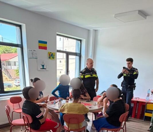 Activitate informativ-preventivă desfășurată de polițiști la Centrul de Zi pentru Copii din Târgu Bujor