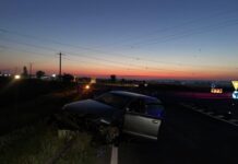 Minor fără permis depistat la volanul unei mașini furate, după producerea unui accident