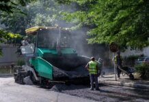 Primăria continuă lucrările de asfaltare și în cartierul Aurel Vlaicu