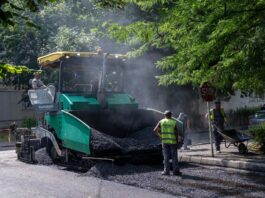 Primăria continuă lucrările de asfaltare și în cartierul Aurel Vlaicu