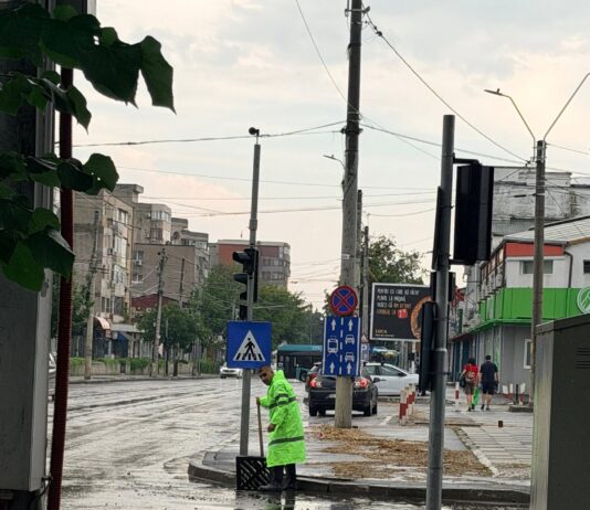 Intervenții de urgență ale Apă Canal pe străzile orașului, după vijelie