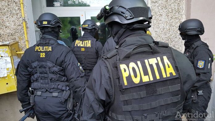 politia-mascati-perchezitii-696x392 (4)