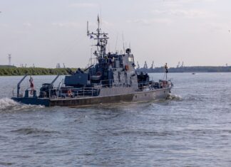 Defilare, exerciții navale și paradă a navelor militare și civile, la Galați, de Ziua Marinei