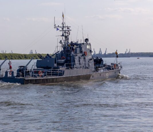 Defilare, exerciții navale și paradă a navelor militare și civile, la Galați, de Ziua Marinei