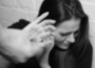 Femeie bătută, sechestrată și amenințată de fostul partener de viață. Agresorul a fost arestat