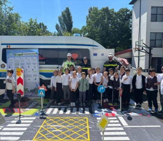 Educația rutieră începe din copilărie. Polițiști alături de copii din mediul rural