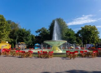 STREET FOOD FESTIVAL se deschide la ora 12.00. Se fac ultimele pregătiri