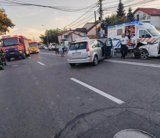 Accident rutier pe strada Traian. Trei persoane au fost rănite