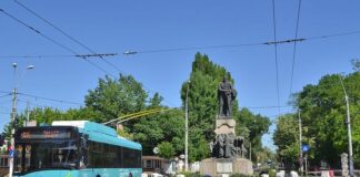 Astăzi, autobuze pe traseul 102