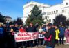 Pensionarii din Galați, protest în fața Prefecturii