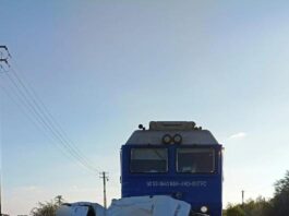 Tragedie la o trecere la nivel cu calea ferată – patru persoane au murit