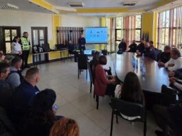 Polițiștii, în dialog cu cetățenii pentru o comunitate mai sigură
