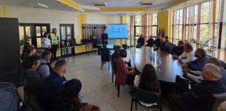 Polițiștii, în dialog cu cetățenii pentru o comunitate mai sigură