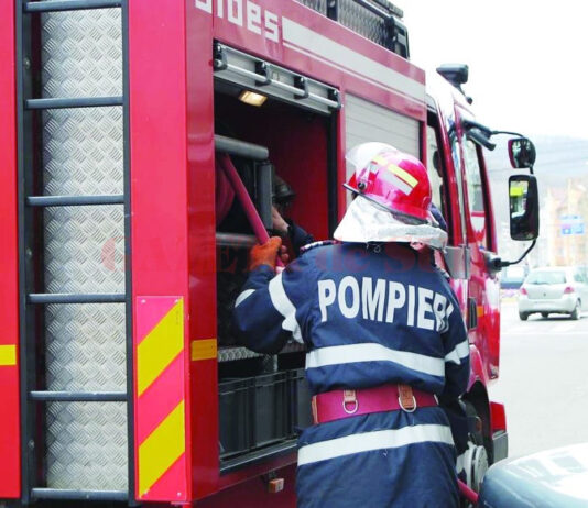 Incendiu violent la Matca. O femeie a murit