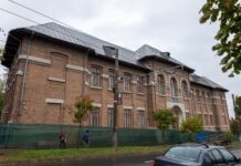 Lucrări în desfășurare la Școala nr. 20. Impunătoarea clădire din cărămidă este modernizată de Primărie